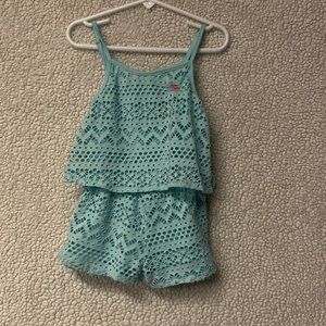 This set is actually 1 piece and in great condition.